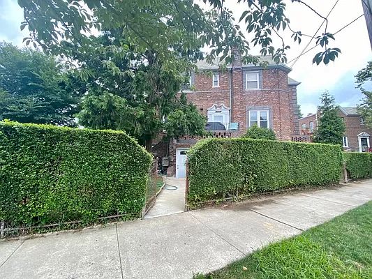 1st image of 1465 E 35th St