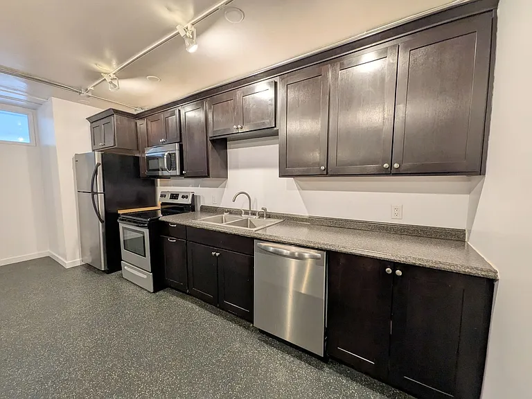 155 Liberty St NE — Photo 33