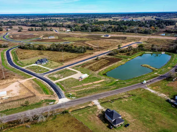 121 Bowie Ct, New Waverly, TX 77358