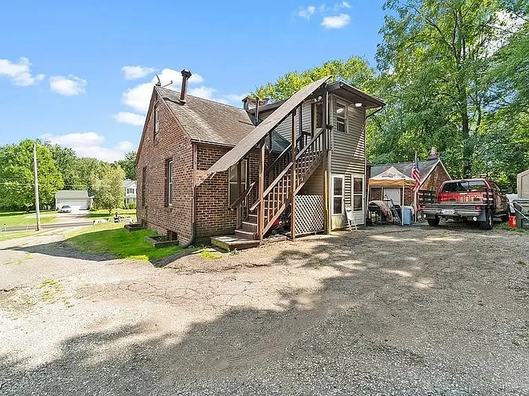 399 N Thomas Rd #B — Photo 2