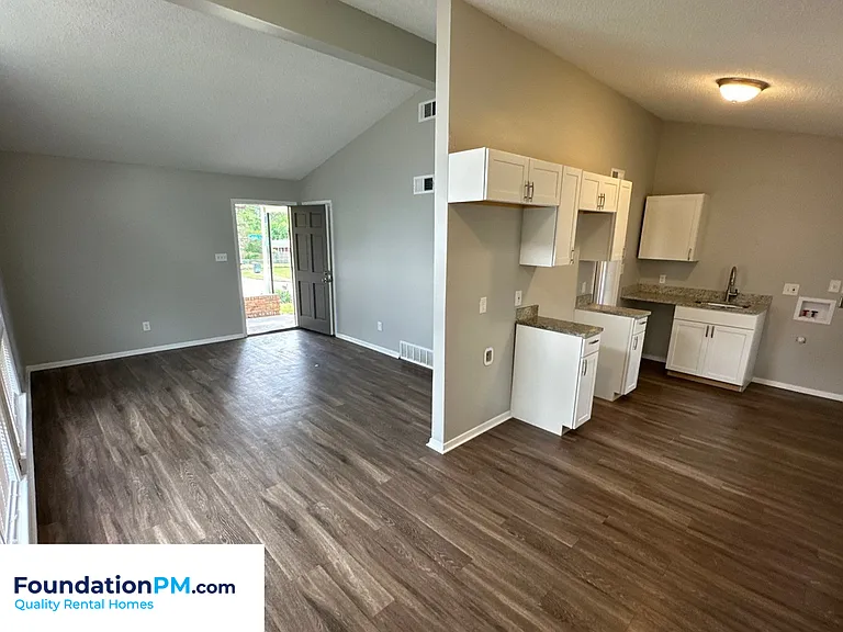 2252 Cassie Ave — Photo 3