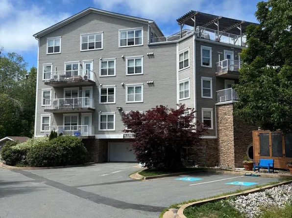 476 Main St #304, Mahone Bay, NS B0J 2E0