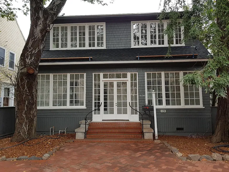 1124 Douglas Ave