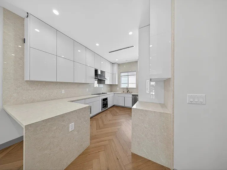 10843 Cantara St — Photo 7