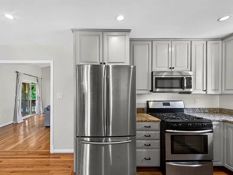 1109 Hillcrest Dr SW — Photo 17