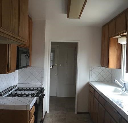 4th image of 17004 La Salle Ave