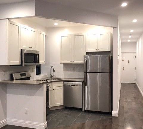 3rd image of 215 W 108th St #5