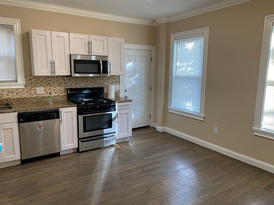 1st image of 8 Buckley Ave #22