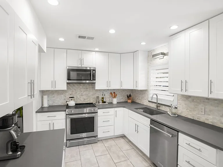 2925 W Santiago St — Photo 9
