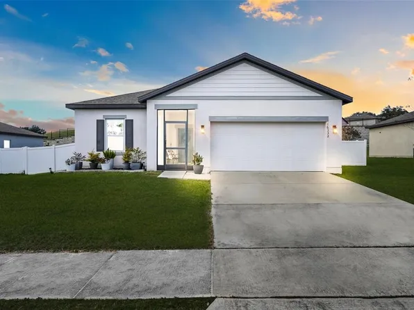 16332 Blooming Cherry Dr, Groveland, FL 34736