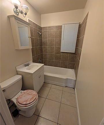 4th image of 1868 Benefit St