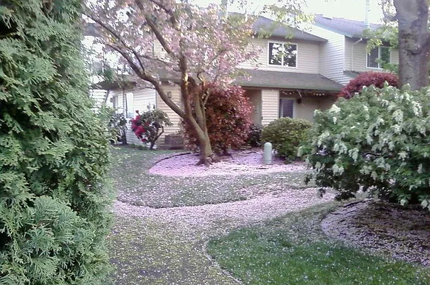 470 N Hayden Island Dr — Photo 1