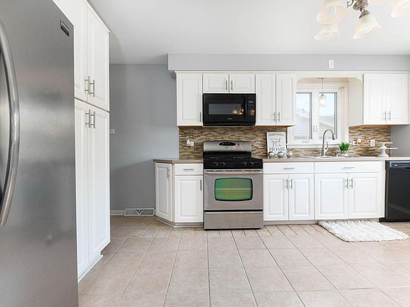 4th image of 165 Serena Dr