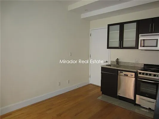 Rented by Mirador Real Estate | media 6