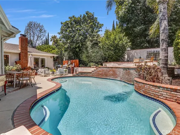 21701 Costanso St, Woodland Hills, CA 91364