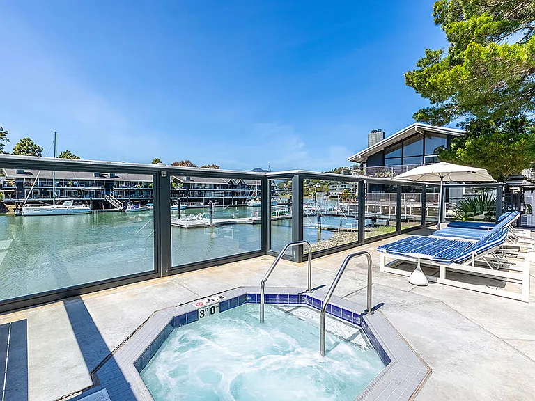The Cove at Tiburon — Photo 25