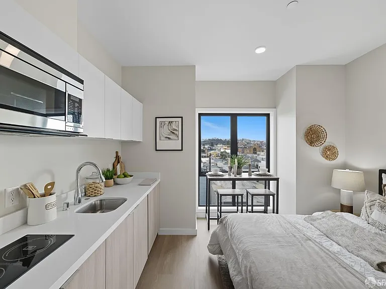 811 Valencia St #204 — Photo 1