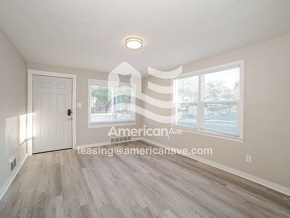 1662090_003_wm_-_living_room_13251251.jpg