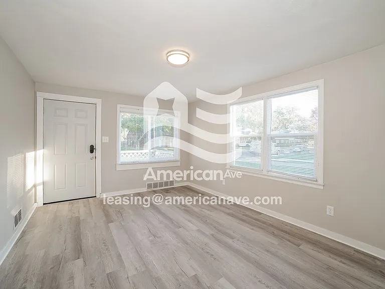 1662090_003_wm_-_living_room_13251251.jpg