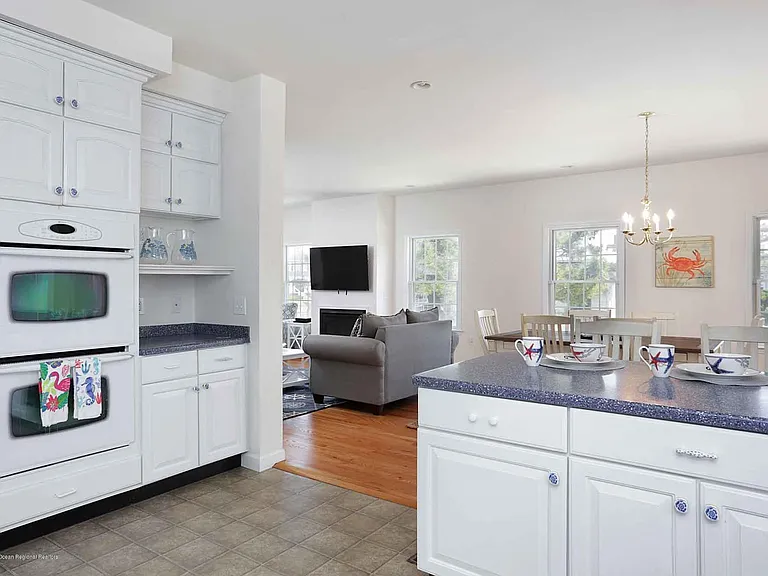 111 York Ave — Photo 14