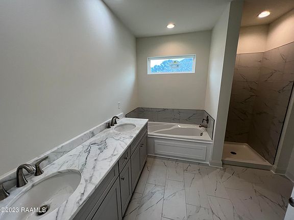 5th image of 207 Berchman Oaks Dr