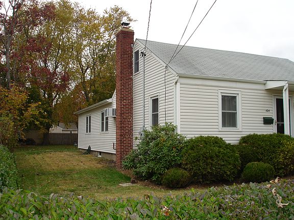 3rd image of 104 Pine Neck Ave