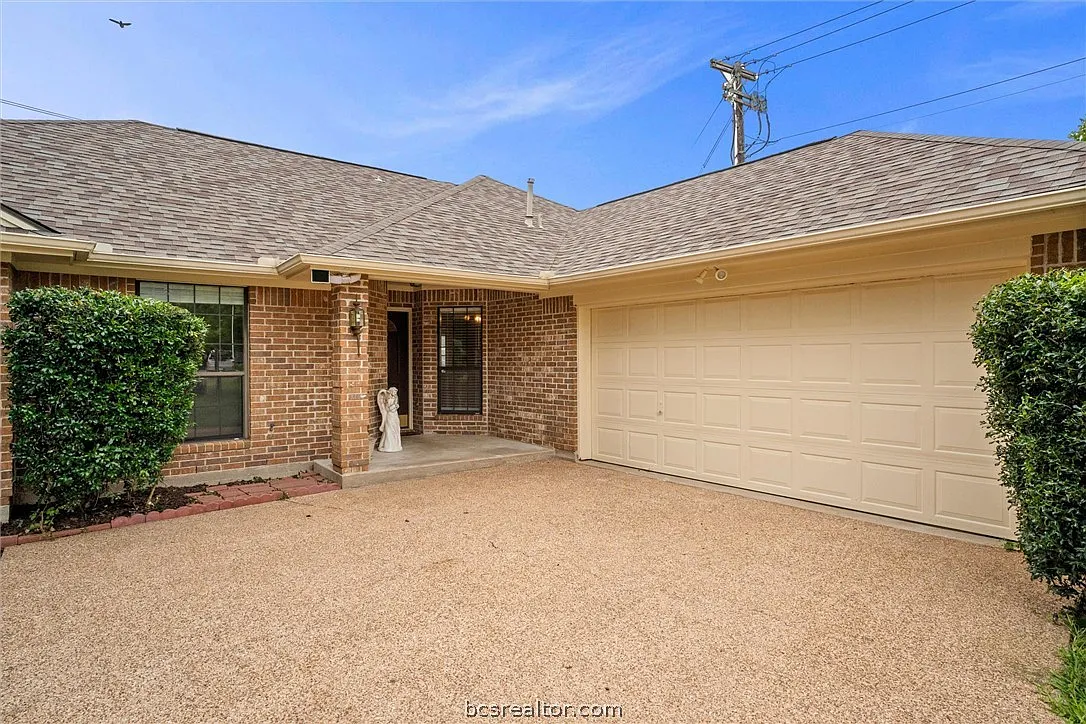 4 bed, 1792 sqft, $2,100 — Photo 3