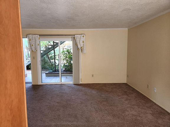 5th image of 3914 Centre St #6