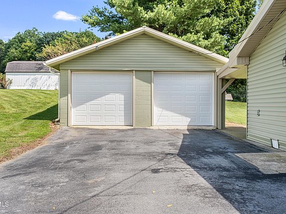 3rd image of 325 Marcella Dr