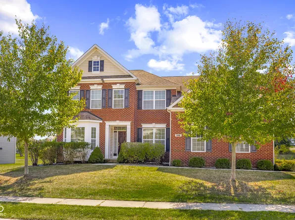 692 Lake Vista Dr, Columbus, IN 47201