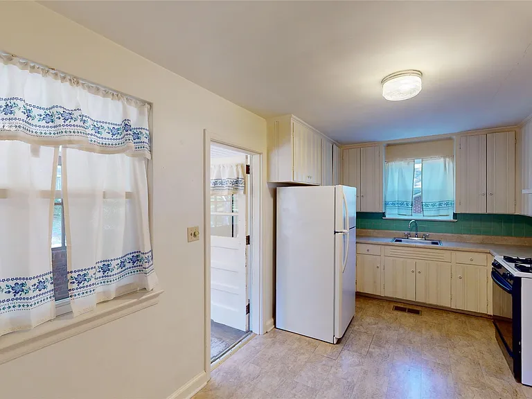 67 Holliday Dr — Photo 11