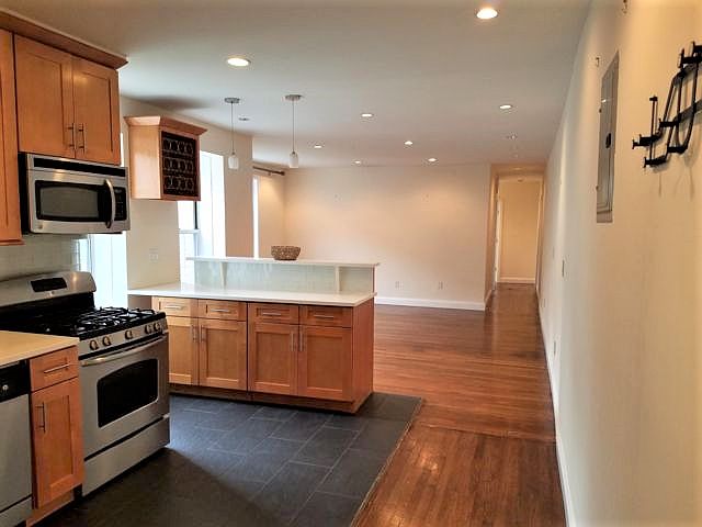 1st image of 3069 Hobart St #6J