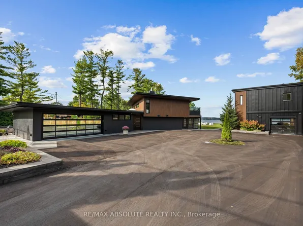 227 Grandview Rd, Ottawa, ON K2H 8B9