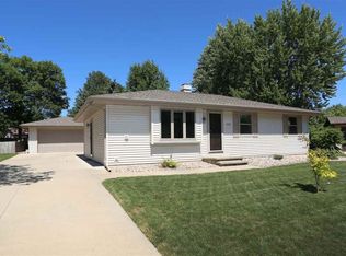 1133 Lawndale Dr, Menasha, WI 54952