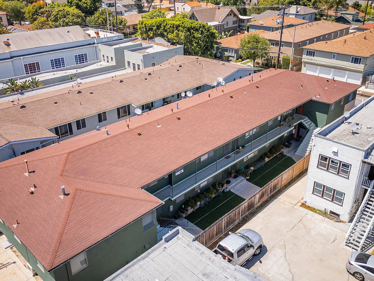 3024 E 3rd Street - la Re 1 Llc — Photo 3