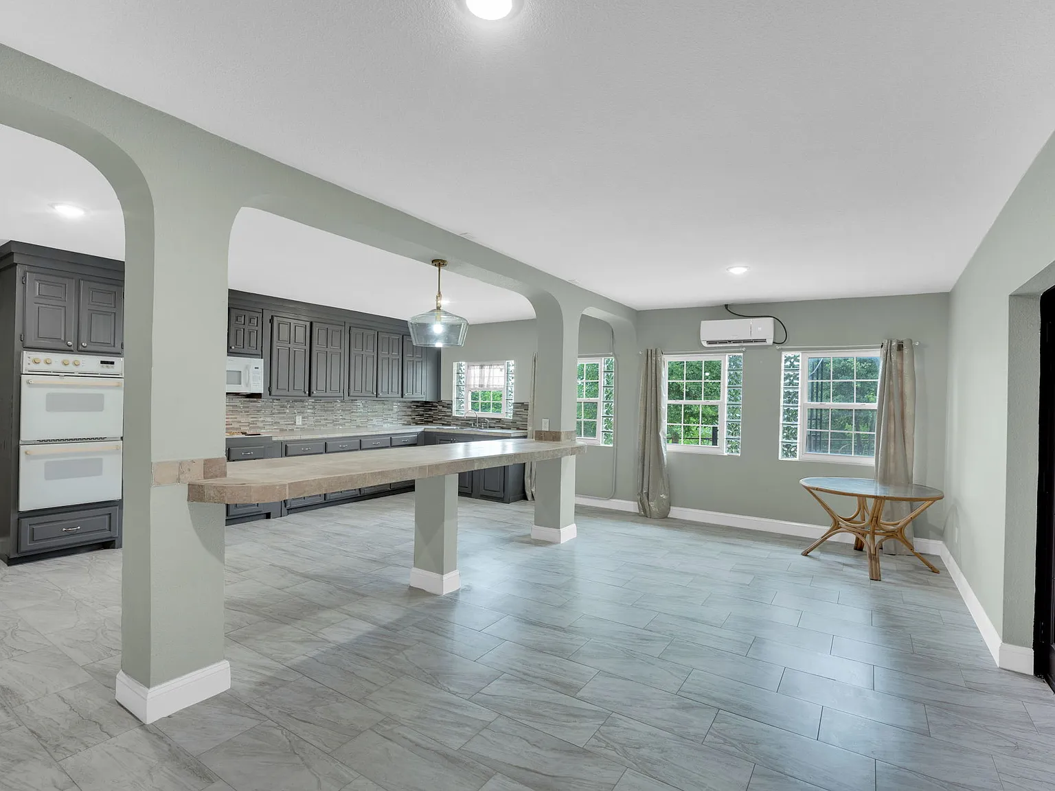 2 bed, 950 sqft, $2,000 — Photo 4