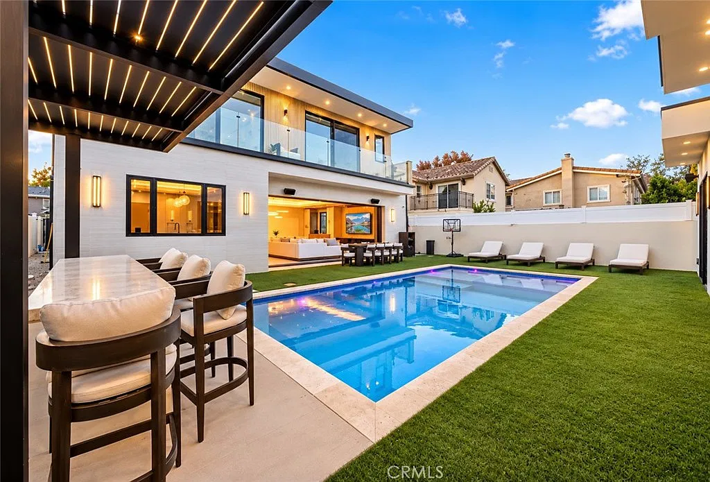 7 bed, 4200 sqft, $25,000 — Photo 4