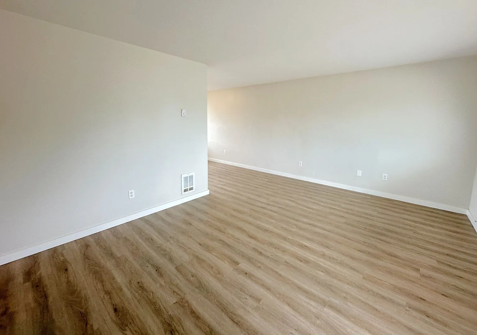 1207 Beach Ave — Photo 4