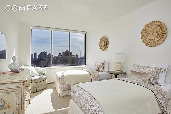 Sold by Compass | media 7