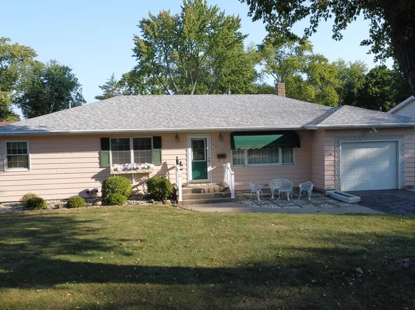 606 E Lincoln Ave, Watseka, IL 60970