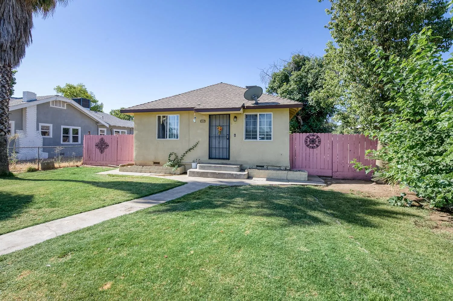 448 E Tuolumne St photo 1