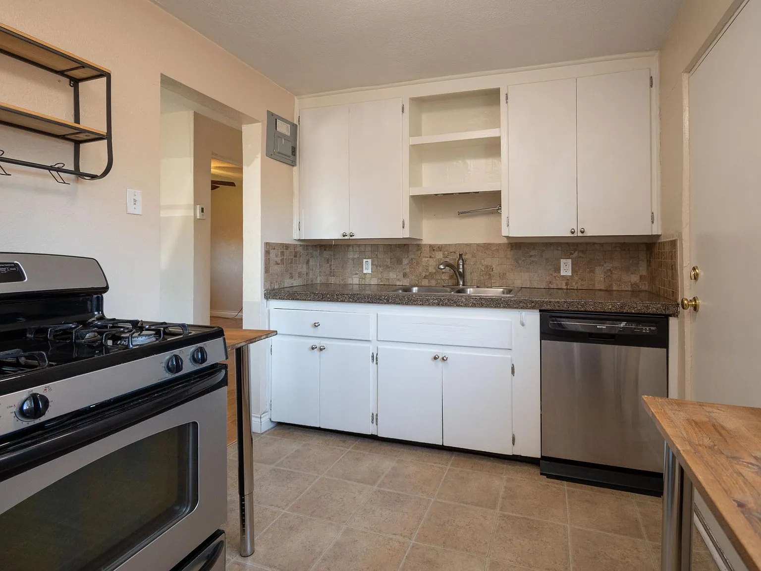 1 bed, 500 sqft, $1,199 — Photo 2