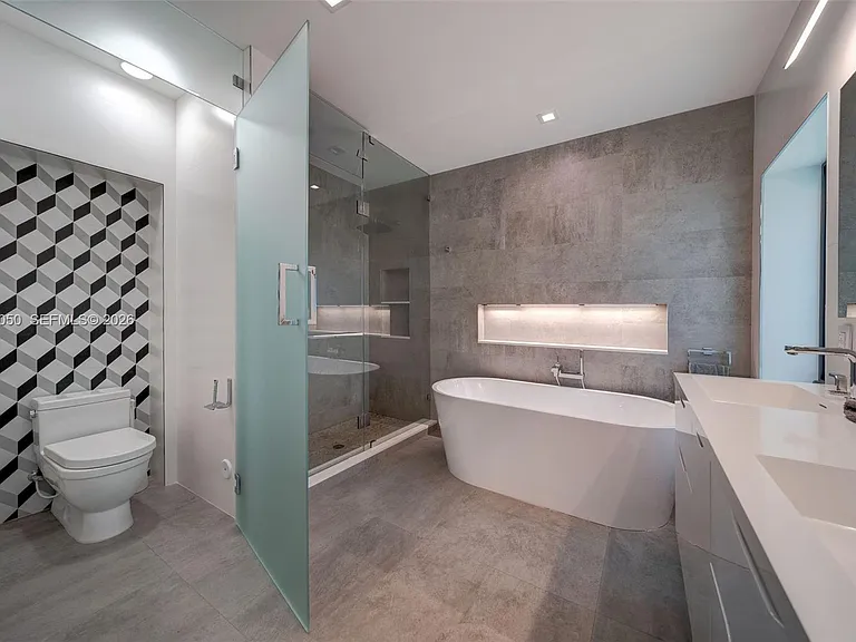 1117 Alfonso Ave — Photo 15
