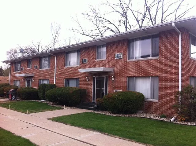 205 W Walworth (Outside)