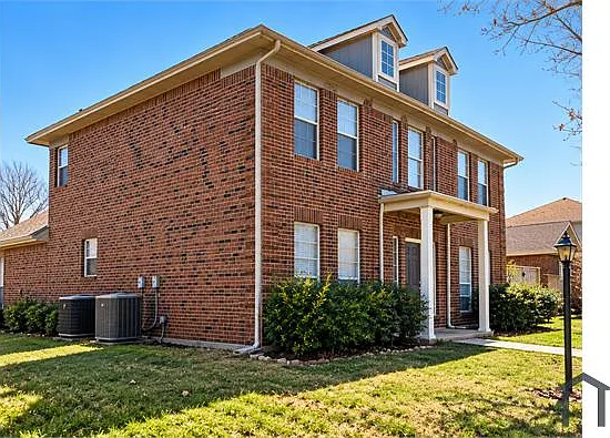 5 bed, 2250 sqft, $4,200 — Photo 3