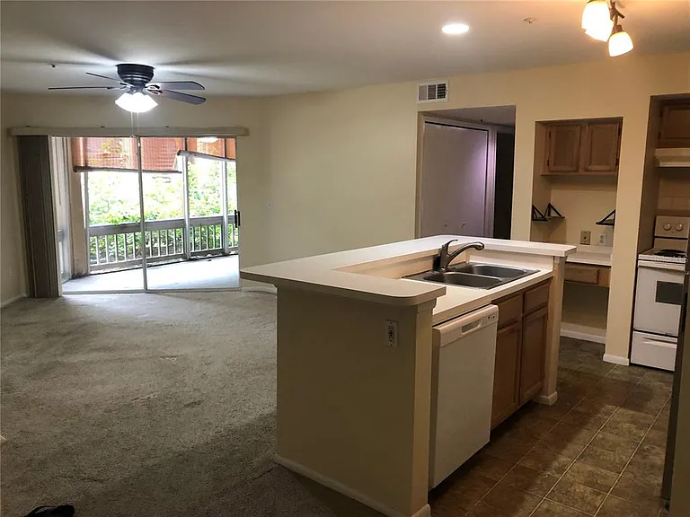 486 N Pin Oak Pl #106 — Photo 2