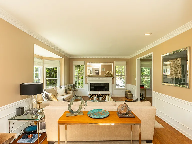 8809 Saunders Ln — Photo 18