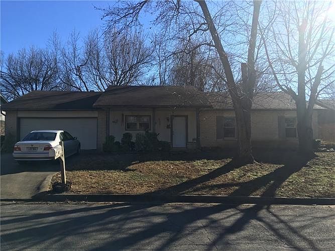 1st image of 2712 W Gum St