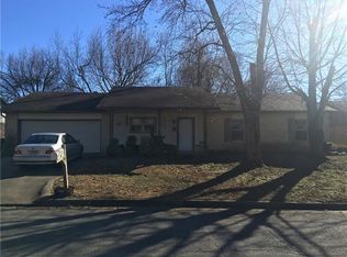 2712 W Gum St, Rogers, AR 72758