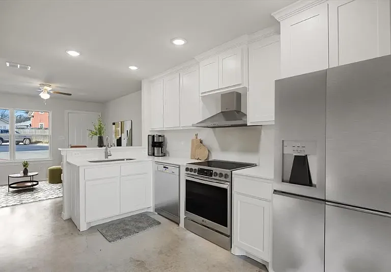 645 N McCart St — Photo 7